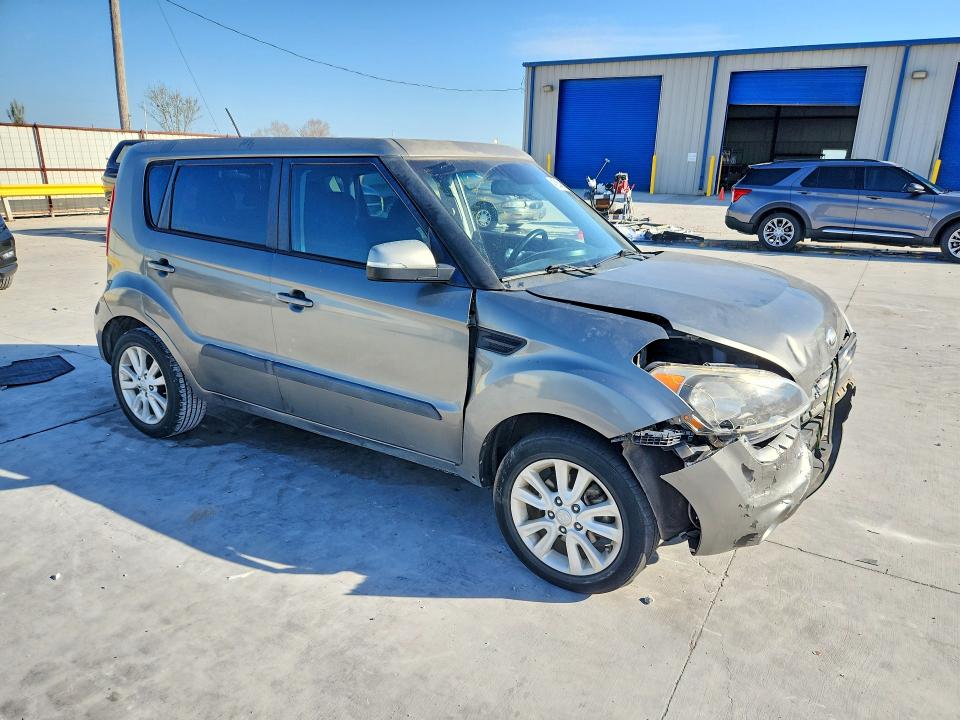 47285436 :رقم المزاد ، KNDJT2A6XD7597326 vin ، 2013 Kia Soul مزاد بيع