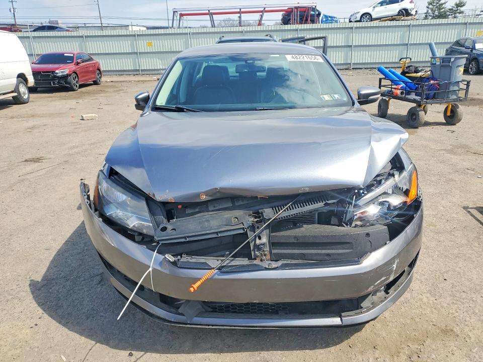 48221656 :رقم المزاد ، 1VWBP7A37DC017207 vin ، 2013 Volkswagen Passat مزاد بيع
