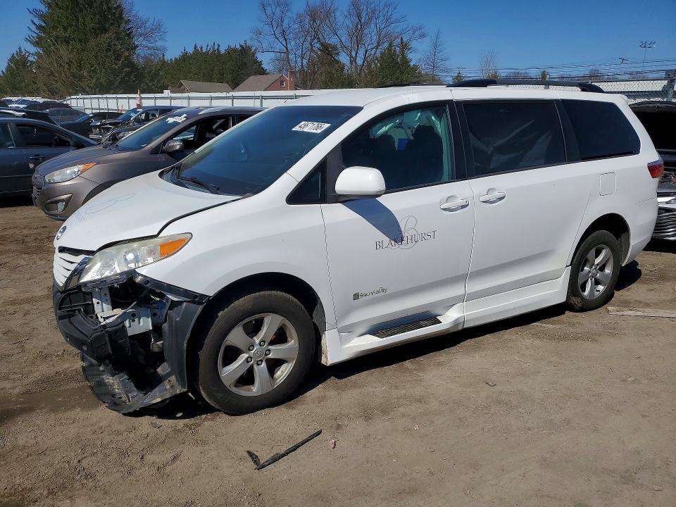 Auction sale of the 2015 Toyota Sienna, vin: 5TDKK3DC7FS561729, lot number: 45671766