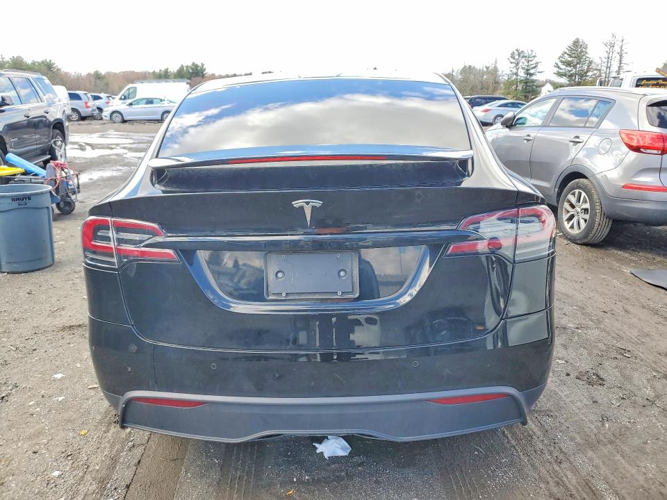 46017366 :رقم المزاد ، 7SAXCBE54NF361460 vin ، 2022 Tesla Model X مزاد بيع
