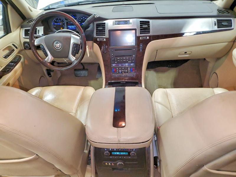 2008 Cadillac Escalade მანქანა იყიდება აუქციონზე, vin: 1GYFK63848R189472, აუქციონის ნომერი: 46405456