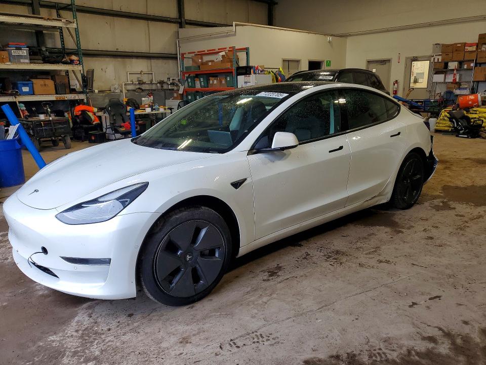 2022 Tesla Model 3 მანქანა იყიდება აუქციონზე, vin: 5YJ3E1EB9NF240848, აუქციონის ნომერი: 77223705