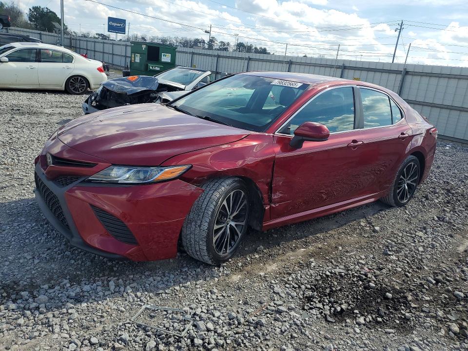 79832565 :رقم المزاد ، 4T1B11HK4JU576441 vin ، 2018 Toyota Camry مزاد بيع