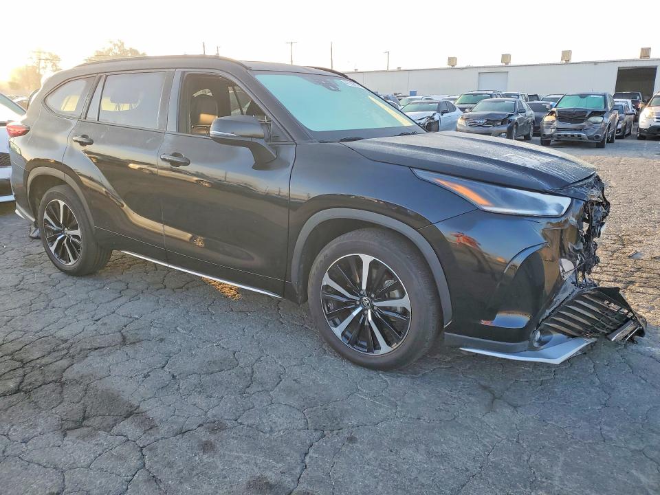 Продажа на аукционе авто 2022 Toyota Highlander, vin: 5TDLZRAH7NS133337, номер лота: 47130616