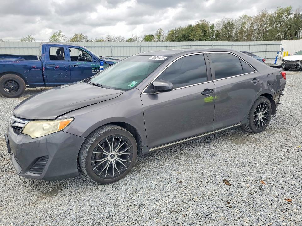 42020886 :رقم المزاد ، 4T1BF1FK9EU418381 vin ، 2014 Toyota Camry مزاد بيع