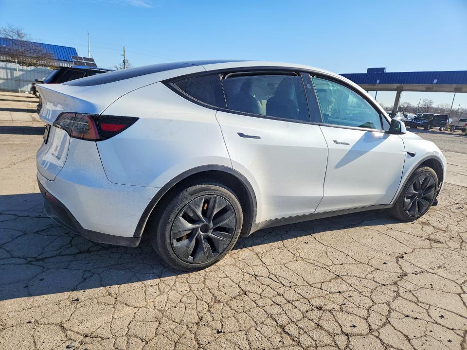 Продажа на аукционе авто 2024 Tesla Model Y, vin: 7SAYGDEE7RF117151, номер лота: 47414926