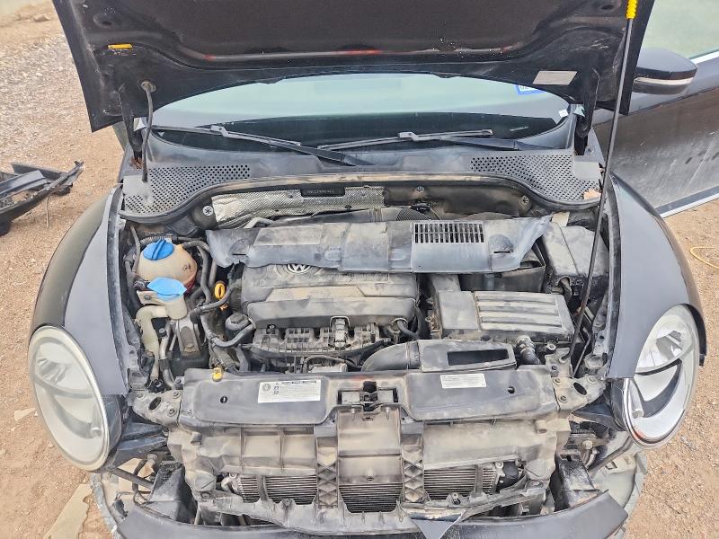41772066 :رقم المزاد ، 3VW517AT9FM814672 vin ، 2015 Volkswagen Beetle مزاد بيع