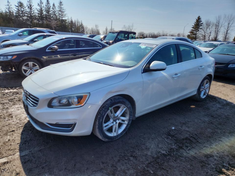 41820006 :رقم المزاد ، YV1612TC7F2315006 vin ، 2015 Volvo S60 مزاد بيع