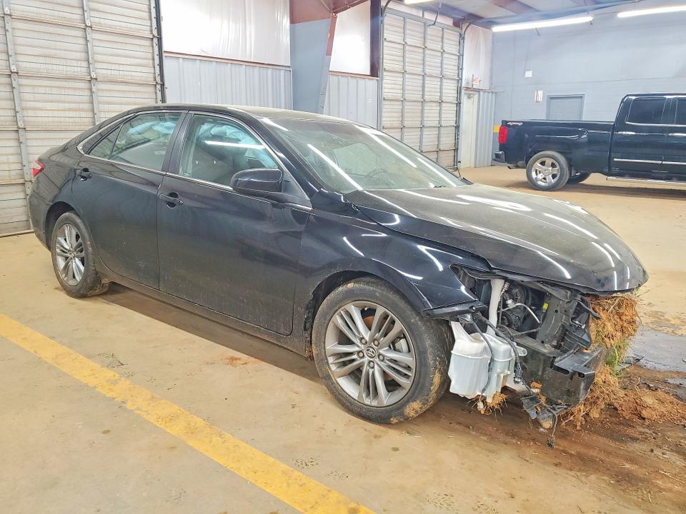 41968736 :رقم المزاد ، 4T1BF1FK4FU013708 vin ، 2015 Toyota Camry مزاد بيع