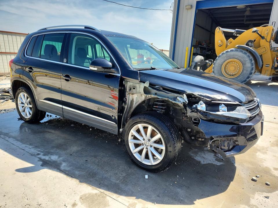 2017 Volkswagen Tiguan მანქანა იყიდება აუქციონზე, vin: WVGSV7AX6HK017637, აუქციონის ნომერი: 46690916