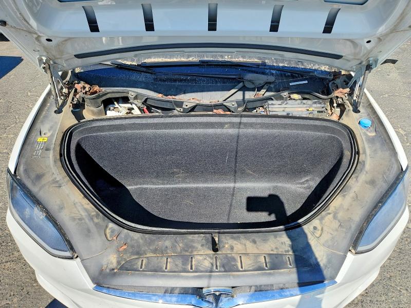 41584866 :رقم المزاد ، 5YJXCBE28HF061203 vin ، 2017 Tesla Model X مزاد بيع
