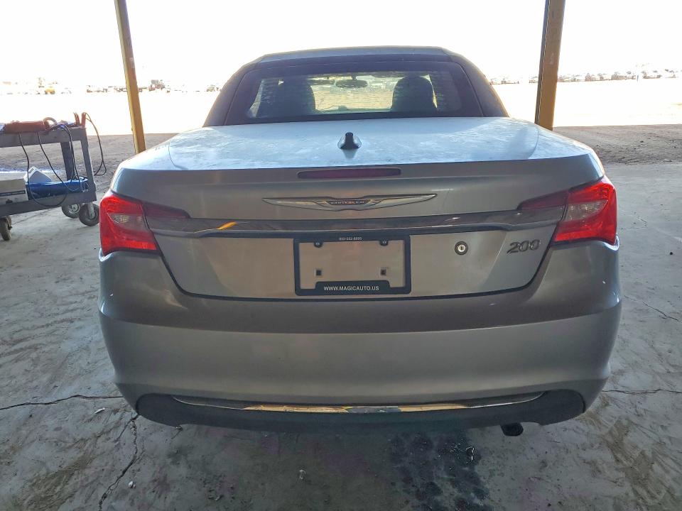 45996166 :رقم المزاد ، 1C3BCBEB1DN592334 vin ، 2013 Chrysler 200 مزاد بيع