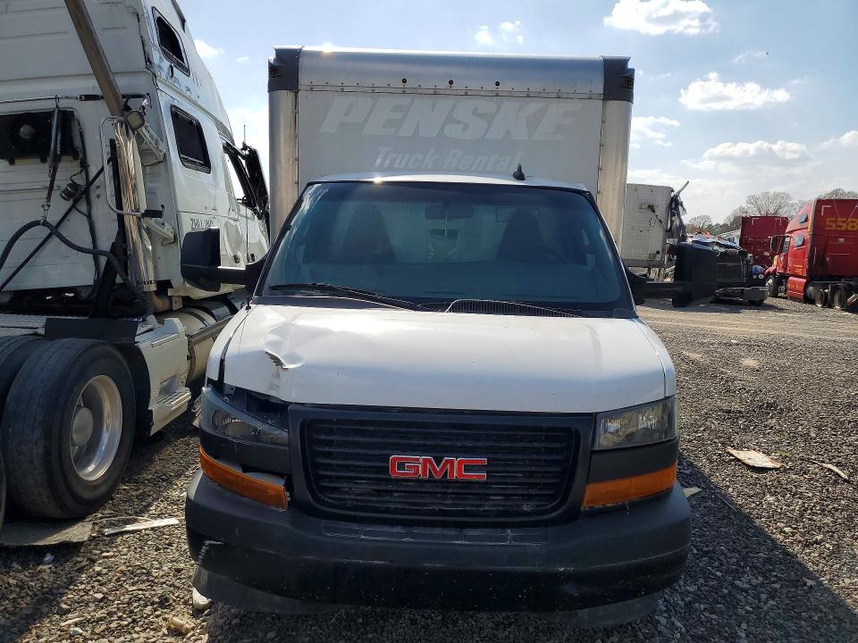 49585136 :رقم المزاد ، 7GZ37TC79NN010400 vin ، 2022 Gmc Savana مزاد بيع