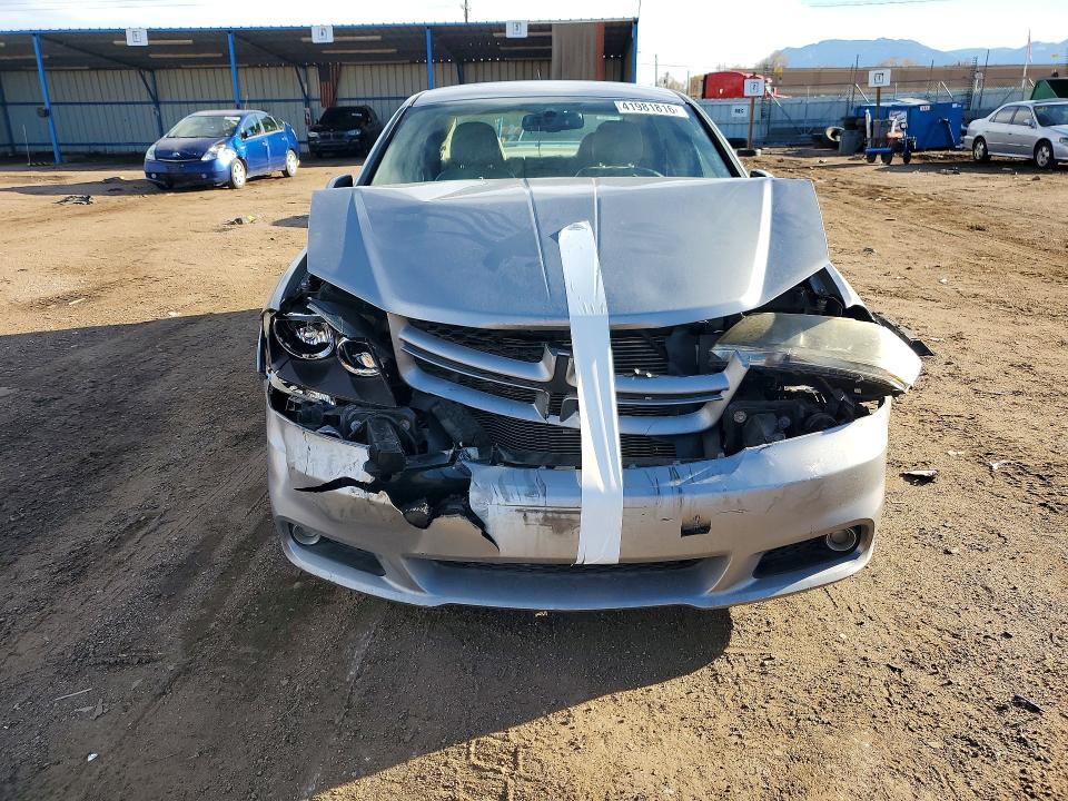 41981816 :رقم المزاد ، 1C3CDZCB5DN653634 vin ، 2013 Dodge Avenger مزاد بيع