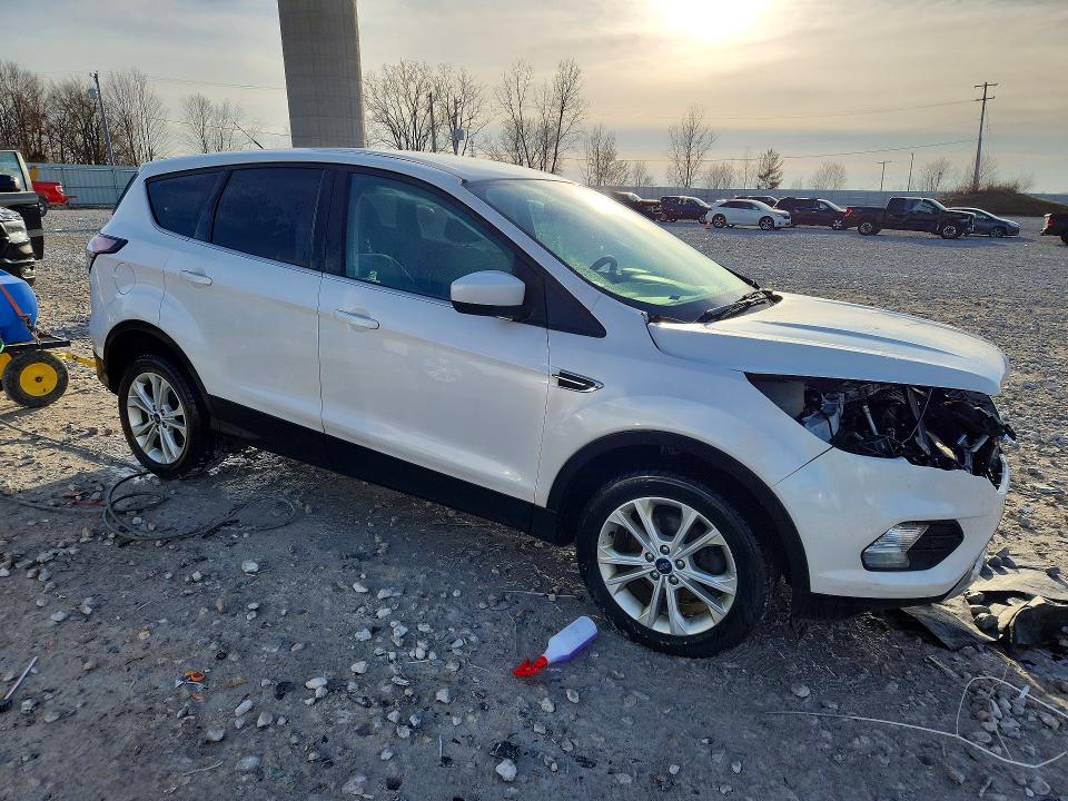 45595566 :رقم المزاد ، 1FMCU0GD5HUC32278 vin ، 2017 Ford Escape مزاد بيع