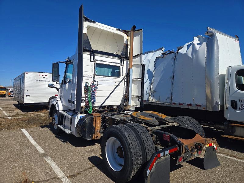Продаж на аукціоні авто 2016 Volvo Vnl, vin: 4V4N39TGXGN965668, номер лоту: 77495805