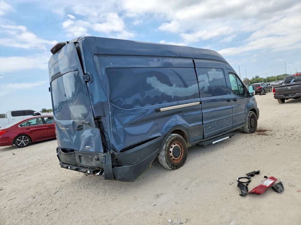 47561946 :رقم المزاد ، 1FTBR3X88LKA72598 vin ، 2020 Ford Transit مزاد بيع