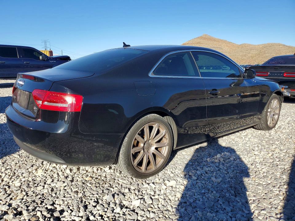 Продажа на аукционе авто 2011 Audi A5, vin: WAUVFAFR5BA071818, номер лота: 45464796