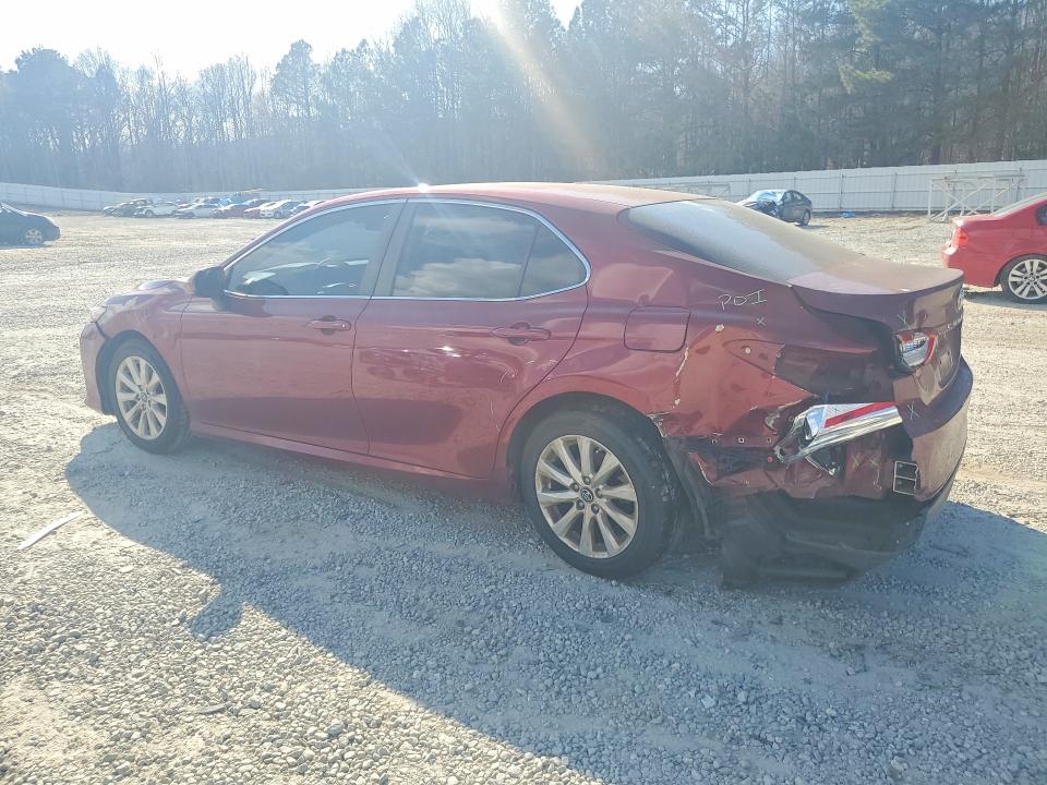 41787296 :رقم المزاد ، 4T1B11HK2JU535550 vin ، 2018 Toyota Camry مزاد بيع
