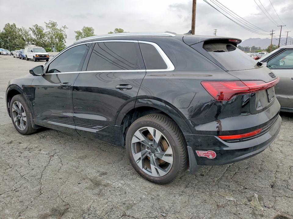 Продажа на аукционе авто 2021 Audi E-tron, vin: WA1LAAGE8MB000544, номер лота: 47939346