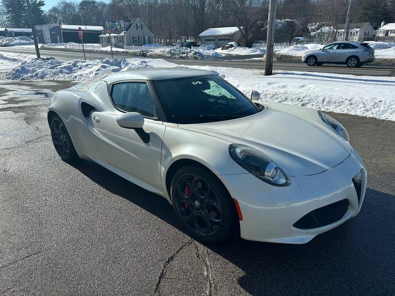 2016 Alfa Romeo 4c მანქანა იყიდება აუქციონზე, vin: ZARBAAA41GM177436, აუქციონის ნომერი: 45961846