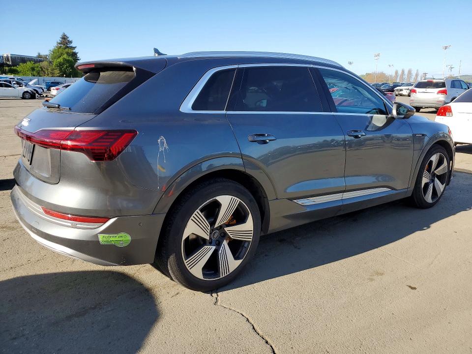 Продажа на аукционе авто 2019 Audi E-tron, vin: WA1VAAGE9KB007122, номер лота: 45661376