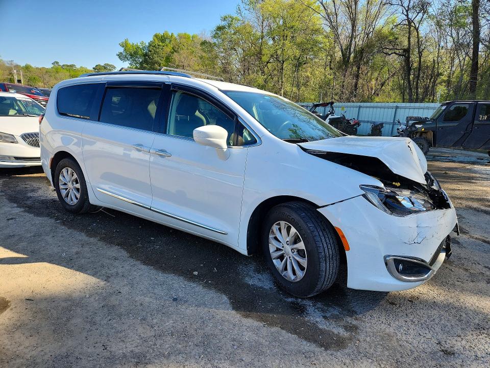 Продажа на аукционе авто 2018 Chrysler Pacifica, vin: 2C4RC1BG9JR120210, номер лота: 46497136