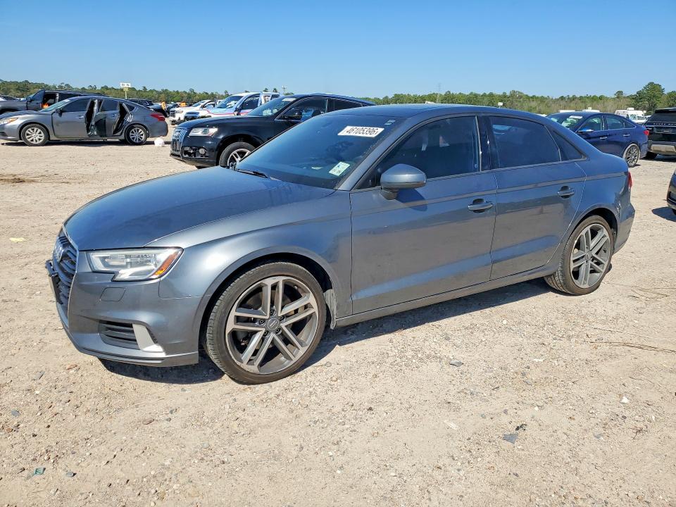 Продаж на аукціоні авто 2017 Audi A3, vin: WAUAUGFF0H1031653, номер лоту: 46105396