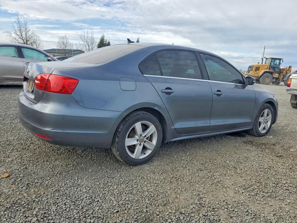 46882346 :رقم المزاد ، 3VWLL7AJ1EM378625 vin ، 2014 Volkswagen Jetta مزاد بيع