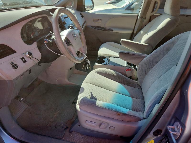 47235616 :رقم المزاد ، 5TDKK3DC8CS264254 vin ، 2012 Toyota Sienna مزاد بيع