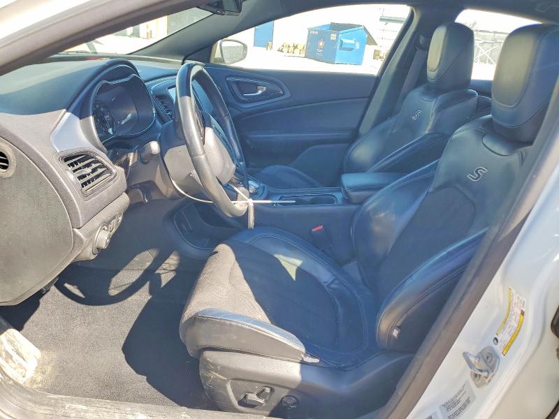 47330956 :رقم المزاد ، 1C3CCCDG4FN556924 vin ، 2015 Chrysler 200 مزاد بيع