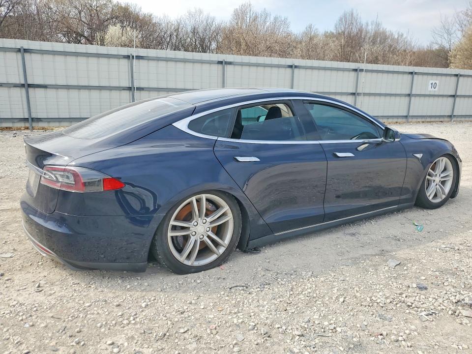 2013 Tesla Model S მანქანა იყიდება აუქციონზე, vin: 5YJSA1CG8DFP04863, აუქციონის ნომერი: 77098845