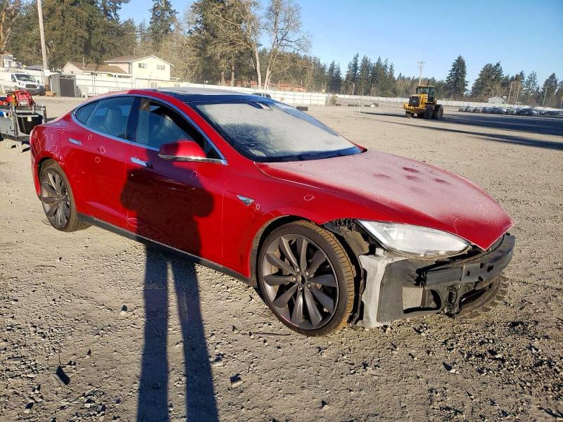 46210456 :رقم المزاد ، 5YJSA1E18FF118157 vin ، 2015 Tesla Model S مزاد بيع