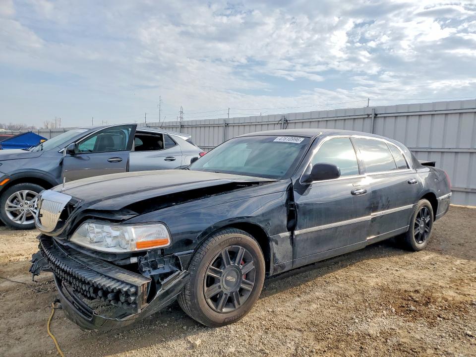 47610996 :رقم المزاد ، 1LNHM84W67Y629483 vin ، 2007 Lincoln Town Car مزاد بيع