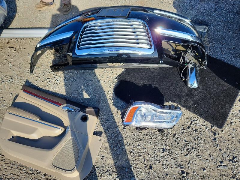 42072796 :رقم المزاد ، 2C3CA6CT1BH598721 vin ، 2011 Chrysler 300c مزاد بيع
