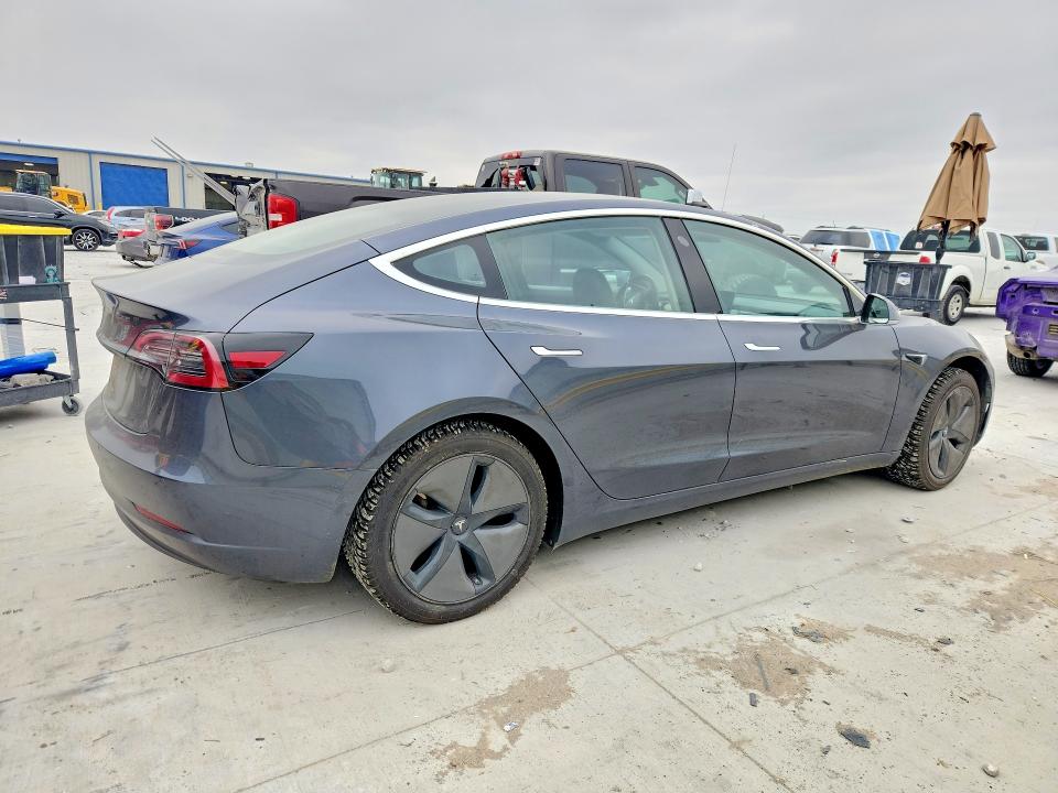 47547336 :رقم المزاد ، 5YJ3E1EA7JF033554 vin ، 2018 Tesla Model 3 مزاد بيع