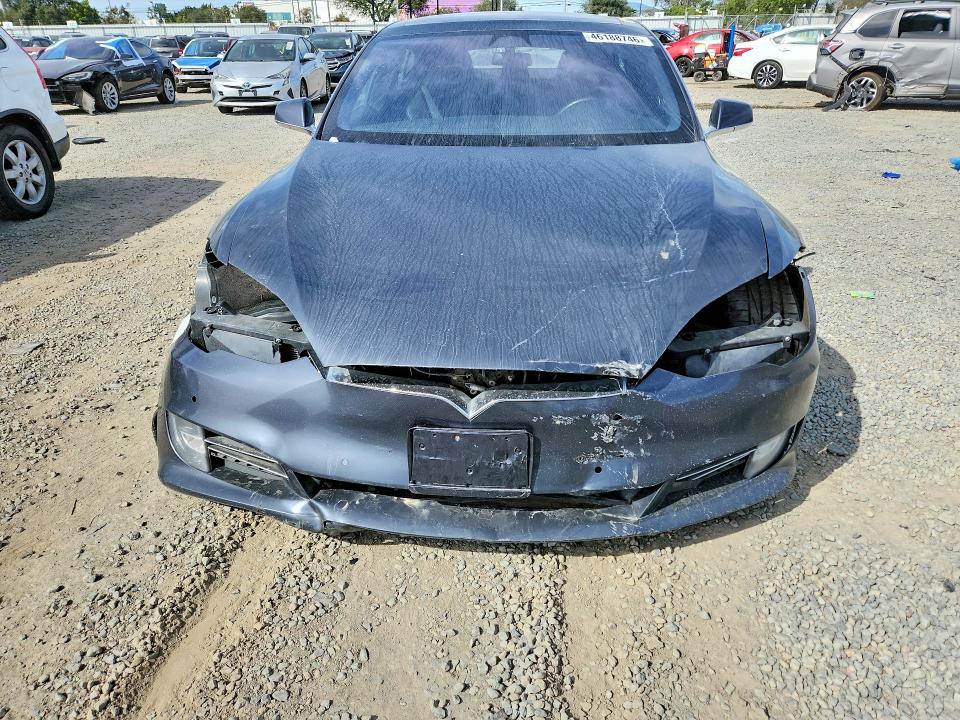 46188746 :رقم المزاد ، 5YJSA1E23JF261860 vin ، 2018 Tesla Model S مزاد بيع