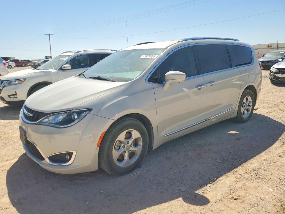 Продажа на аукционе авто 2017 Chrysler Pacifica, vin: 2C4RC1EG3HR832718, номер лота: 45924066