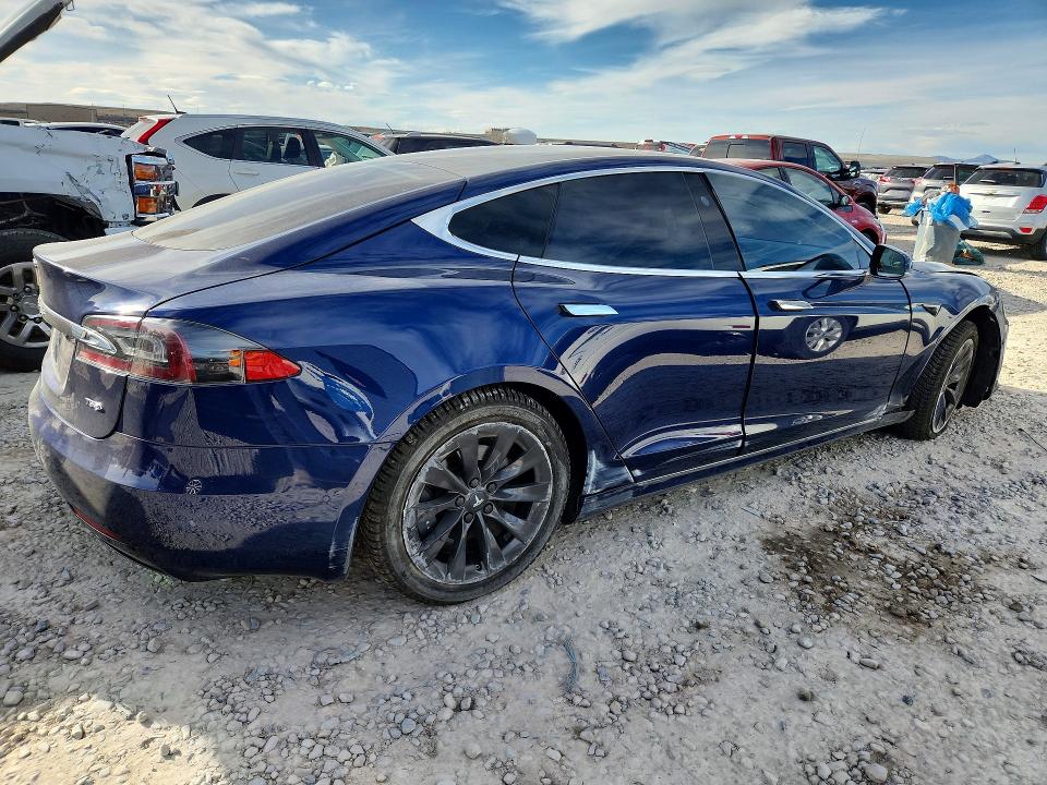 2018 Tesla Model S მანქანა იყიდება აუქციონზე, vin: 5YJSA1E28JF282820, აუქციონის ნომერი: 45825116