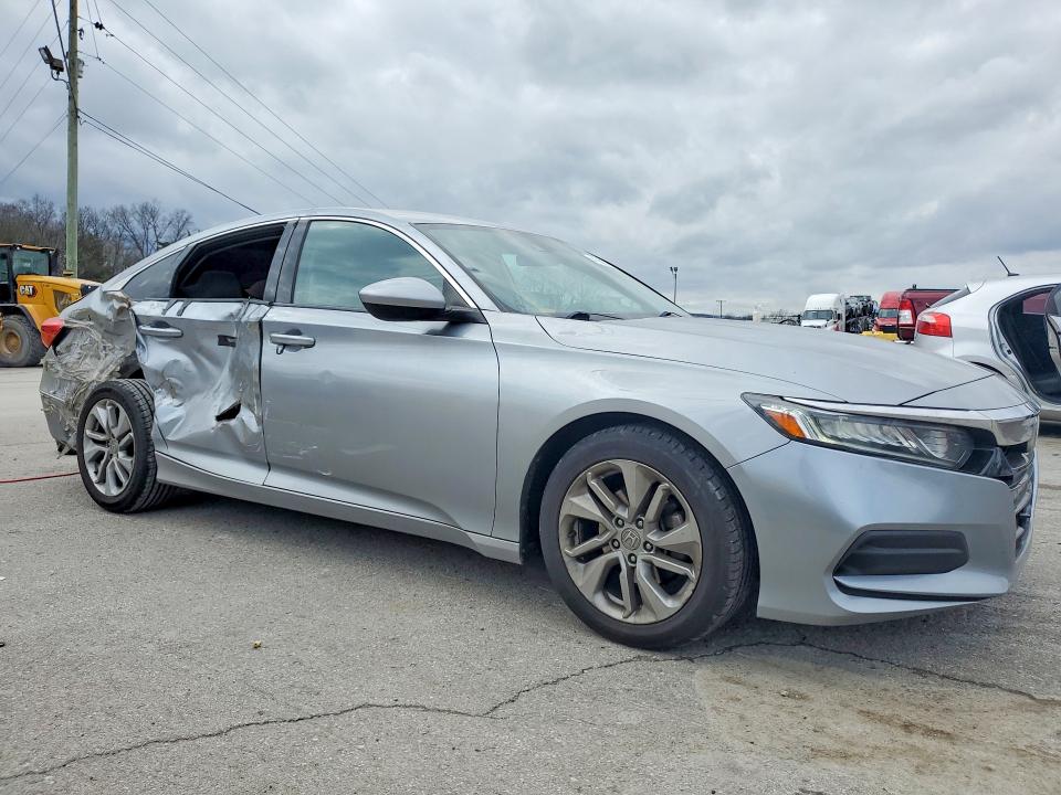 41989846 :رقم المزاد ، 1HGCV1F13JA072733 vin ، 2018 Honda Accord مزاد بيع