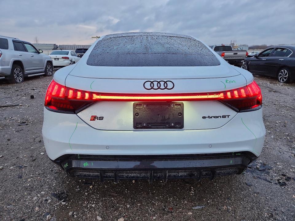 Продажа на аукционе авто 2022 Audi Rs E-tron Gt, vin: WAUAHBFW9N7904638, номер лота: 45642886