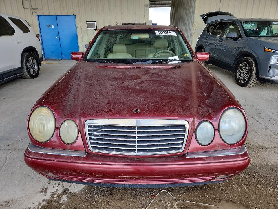 48253996 :رقم المزاد ، WDBJF25H8XA825025 vin ، 1999 Mercedes-benz E مزاد بيع