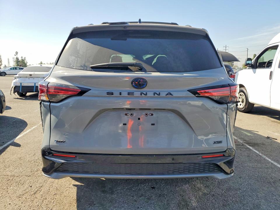47822136 :رقم المزاد ، 5TDCRKEC3SS285424 vin ، 2025 Toyota Sienna مزاد بيع