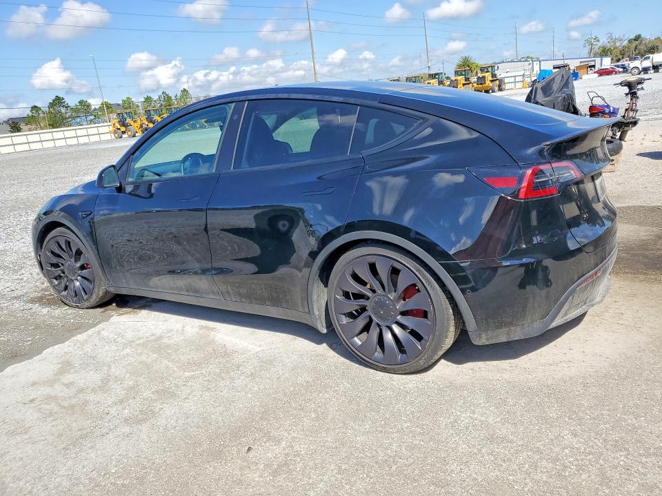 79912625 :رقم المزاد ، 7SAYGDEFXNF536596 vin ، 2022 Tesla Model Y مزاد بيع