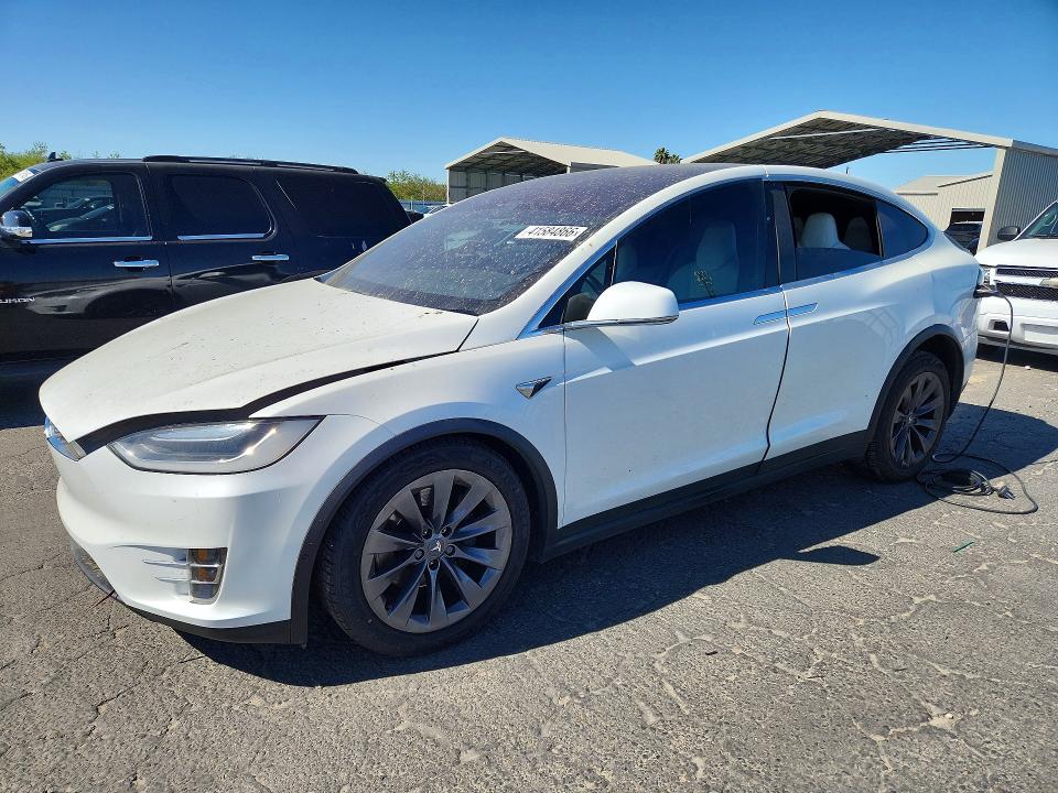 41584866 :رقم المزاد ، 5YJXCBE28HF061203 vin ، 2017 Tesla Model X مزاد بيع