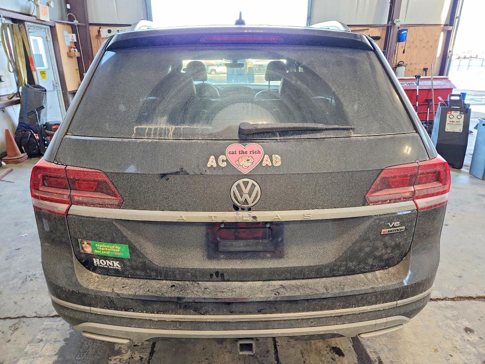 41692516 :رقم المزاد ، 1V2MR2CAXJC511317 vin ، 2018 Volkswagen Atlas مزاد بيع