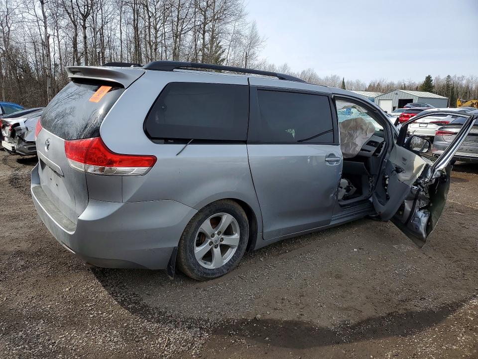 2011 Toyota Sienna მანქანა იყიდება აუქციონზე, vin: 5TDKK3DC1BS097539, აუქციონის ნომერი: 46301916