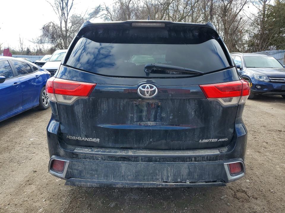 76202155 :رقم المزاد ، 5TDDZRFH1JS833975 vin ، 2018 Toyota Highlander مزاد بيع