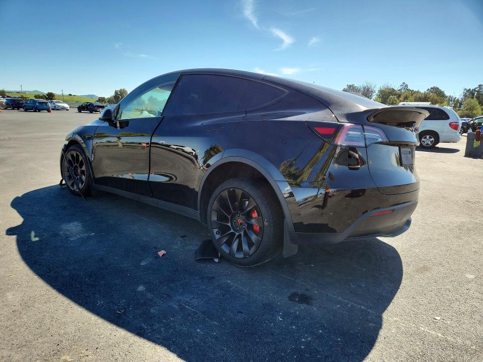 41604876 :رقم المزاد ، 7SAYGDEE8NF552559 vin ، 2022 Tesla Y مزاد بيع