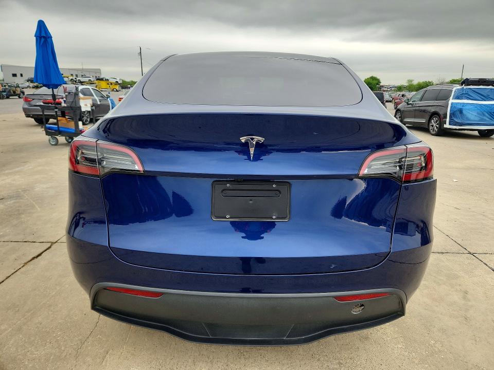2024 Tesla Model Y მანქანა იყიდება აუქციონზე, vin: 7SAYGDED1RA321299, აუქციონის ნომერი: 47699726